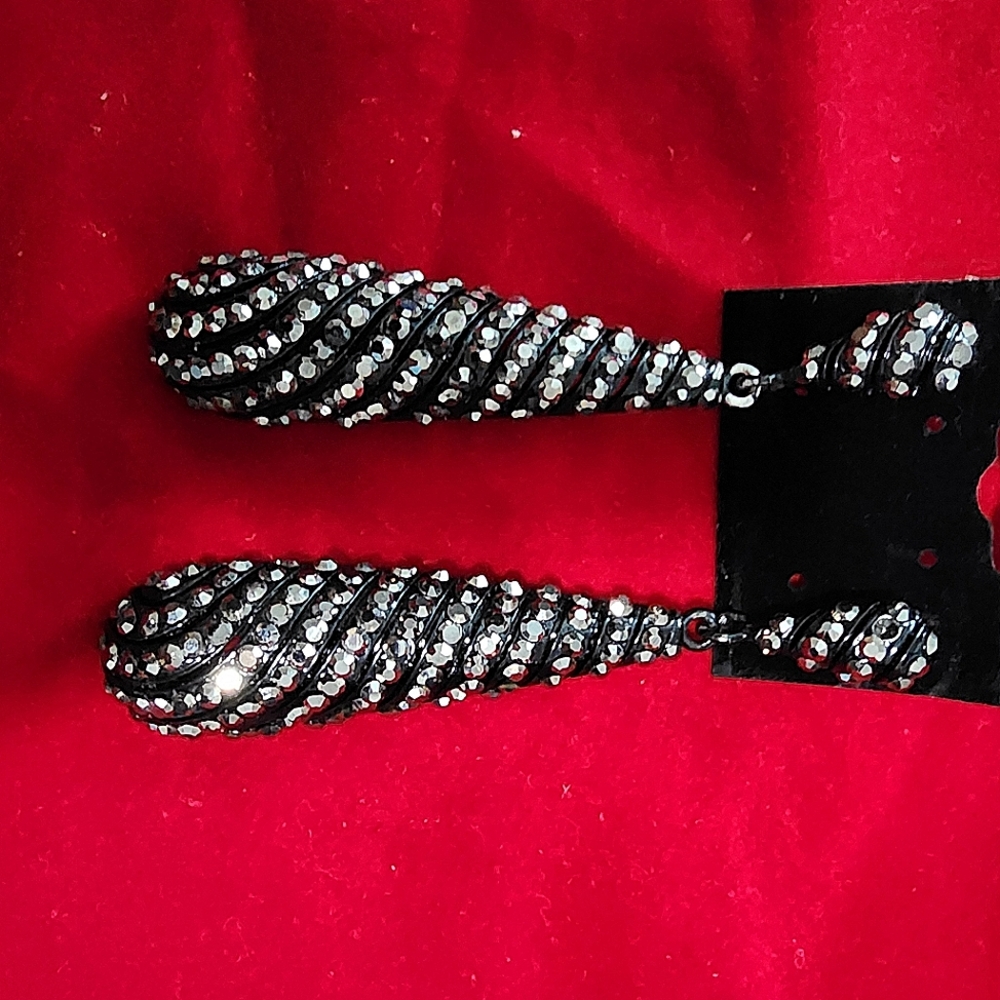 Beautiful drop earrings!!